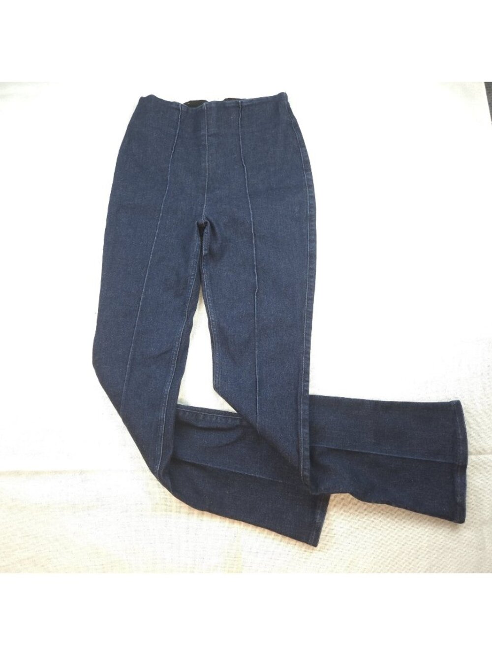 SPANX EveryWear Pull On Kick Flare Jeans Women's M Raw Indigo Pin-Tuck High Rise
